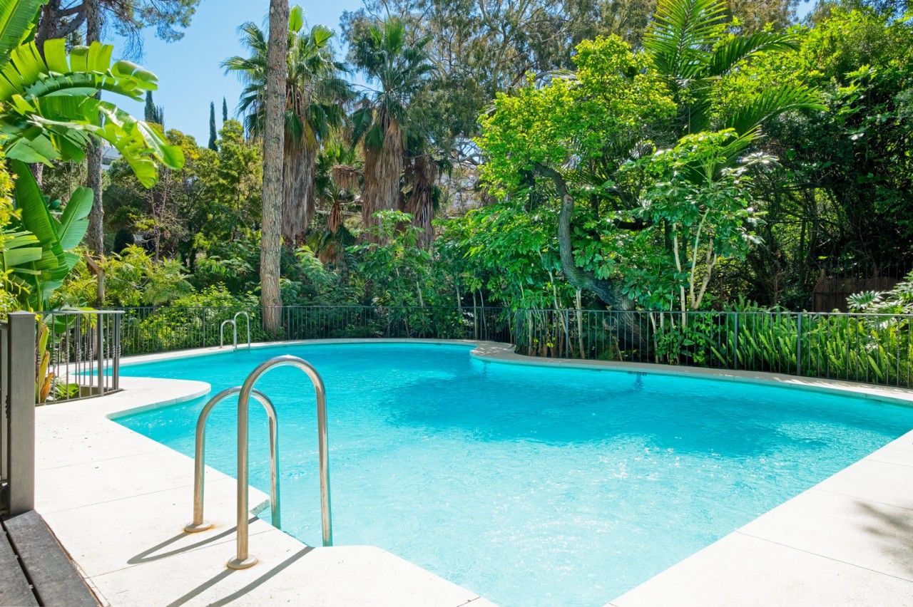 live-in-the-heart-of-marbella-in-this-beautiful-and-quiet-apartment-in
